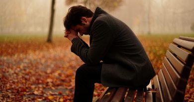 What Does It Mean to Be Socially Awkward: Causes, Signs, and Ways to Improve